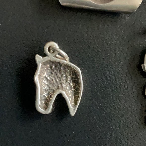 Four silver vintage charms. Astronaut, hat, owl and horse - Picture 7 of 7